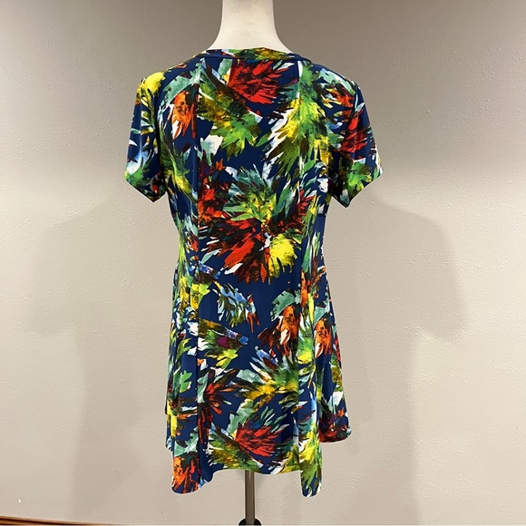 Vibrant Multicolor short sleeve stretchy Top size medium - Picture 5 of 10